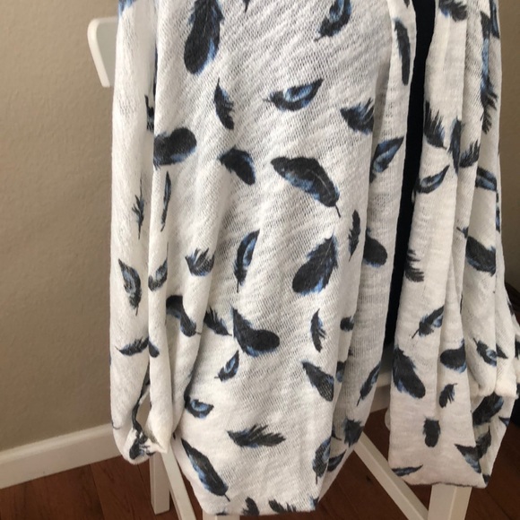 Adora Feather Cardigan Medium - Picture 4 of 6